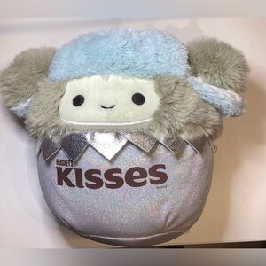 Hershey’s Kisses Dray Yeti 8” Squishmallows Used Holiday Edition Trapper Hat